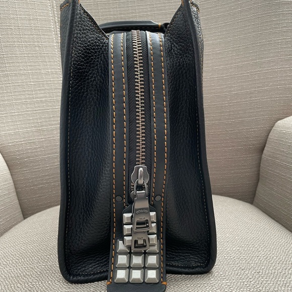 ⛄️SOLD Coach Rogue 31 With Pyramid Eye - Picture 4 of 16